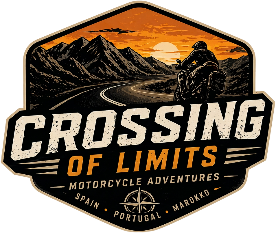 Crossing of Limits logo: motorrijder bij zonsondergang in de bergen